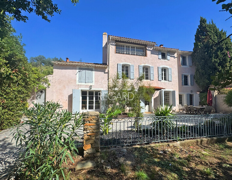 A country house from the 18th century in Six-Fours-les-Plages...