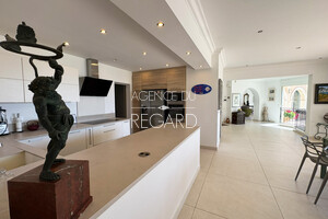 property with sea view in Ceyreste