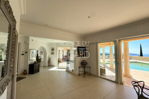 property with sea view in Ceyreste