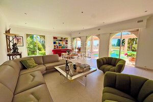 property with sea view in Ceyreste