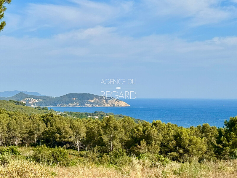 Property with sea view in Ceyreste