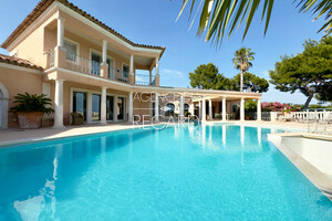 property with sea view in Ceyreste