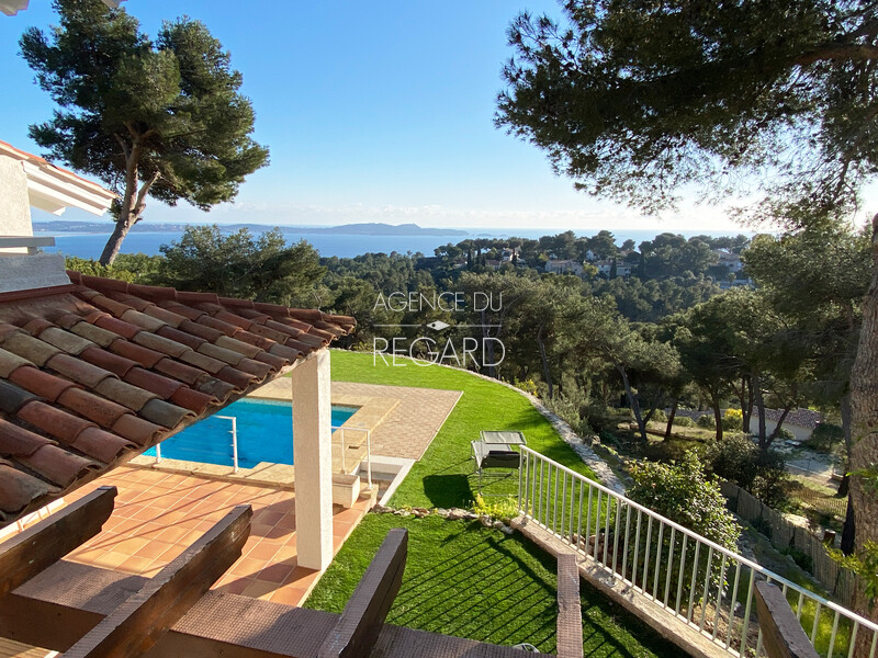 Hyres, with a beautiful sea view...