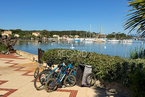 Apartment with sea view in Porquerolles