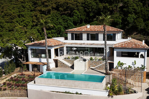 property with sea view in Cavalaire