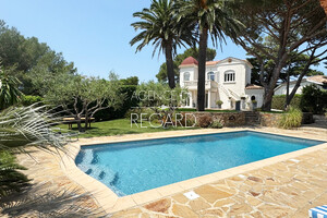 property with sea view in Giens