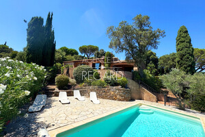 property with sea view in La-Croix-Valmer