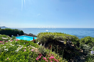 Waterfront property in Saint-Raphael