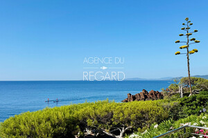 Waterfront property in Saint-Raphael