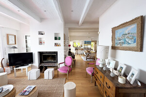 Waterfront property in Saint-Raphael