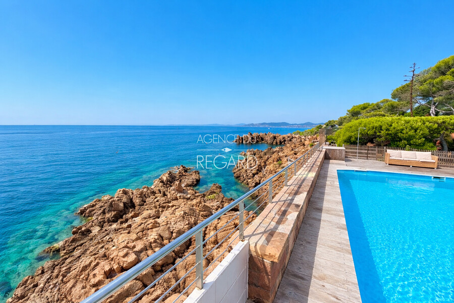 Waterfront property in Saint-Rapha�l