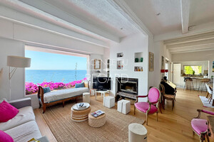 waterfront property in Saint-Raphael