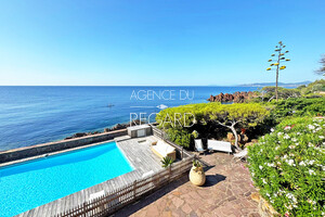 waterfront property in Saint-Raphael