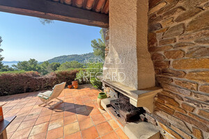 property in Cap B�nat