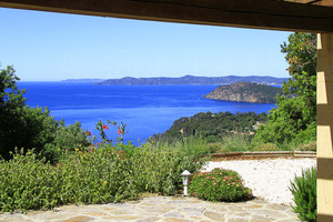 villa with sea view in Rayol Canadel sold by agence du Regard