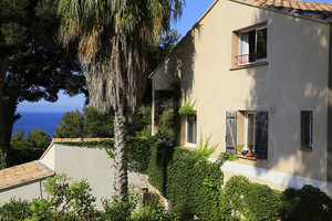 Villa with sea view in Carqueiranne