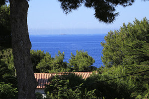villa with sea view in Carqueiranne sold by agence du Regard