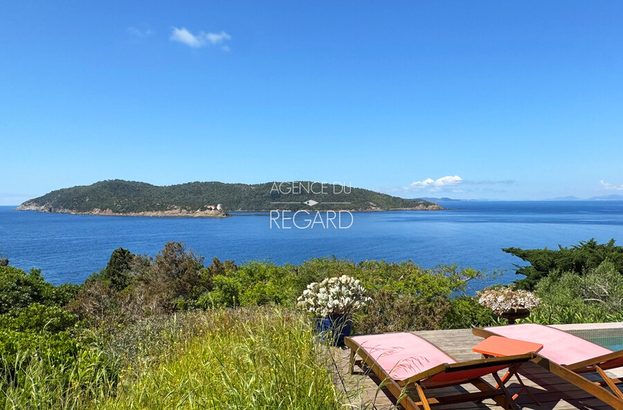 Вид на море, на острове...