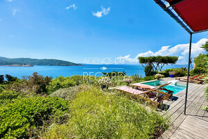 property with sea view in Levant island